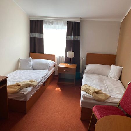Hotel Cerny Orel Zatec Exteriör bild