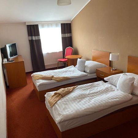 Hotel Cerny Orel Zatec Exteriör bild