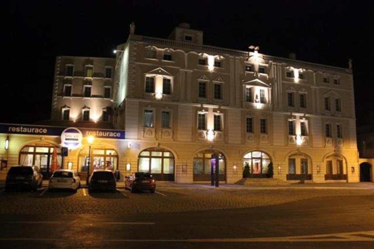 Hotel Cerny Orel Zatec Exteriör bild