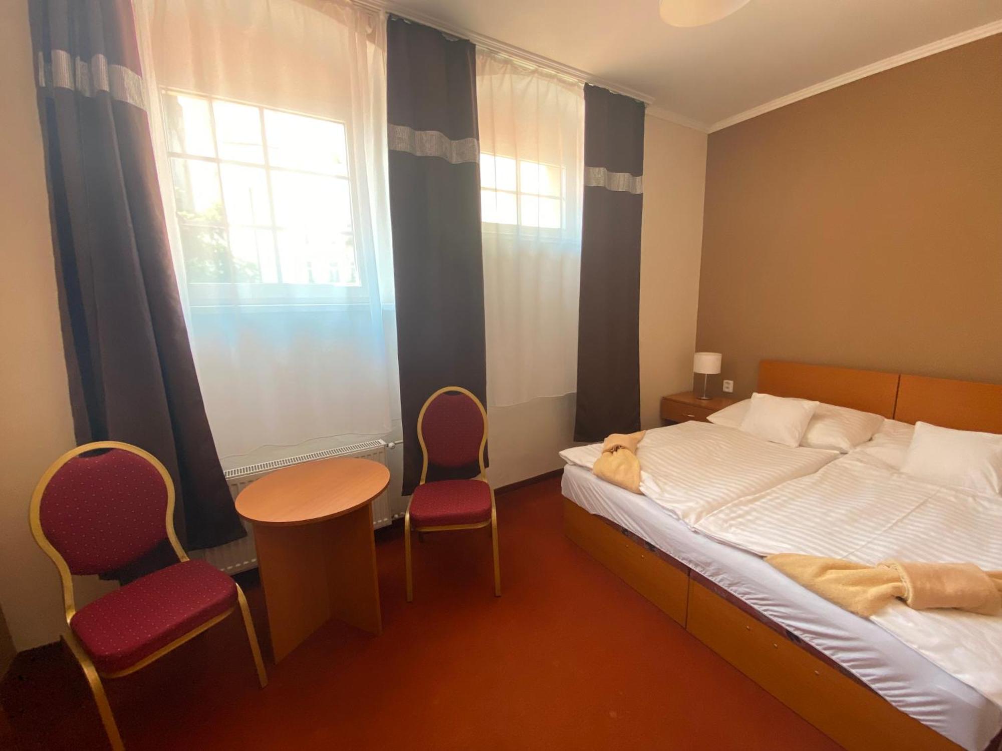 Hotel Cerny Orel Zatec Exteriör bild