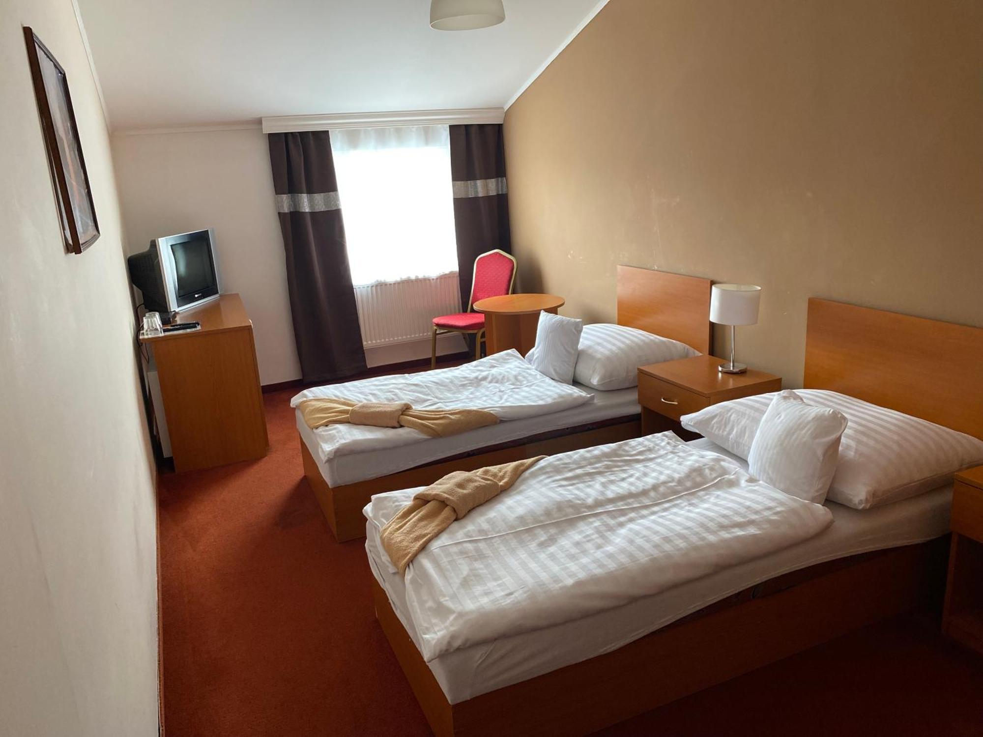 Hotel Cerny Orel Zatec Exteriör bild